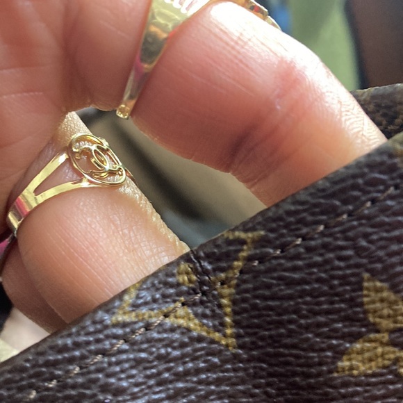 Authentic Louis Vuitton Sac Flat - Picture 6 of 9